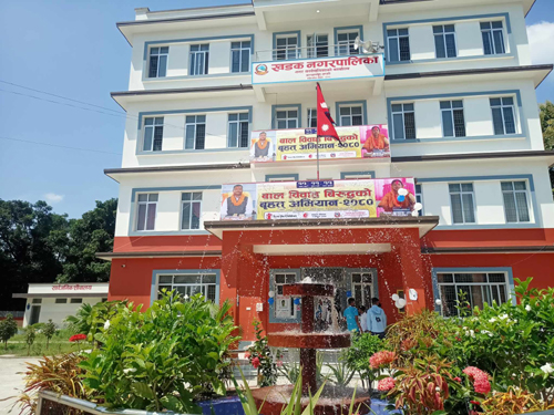 खडक नगर प्रमुखले प्रमुख प्रशासकीय अधिकृतलाई स्पष्टिकरण सोध्दा विवाद